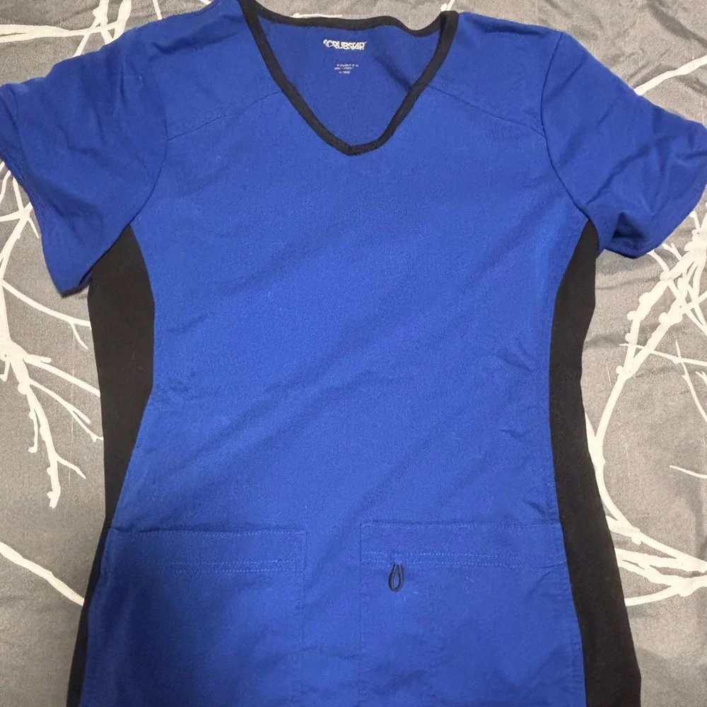 Assorted Scrubs - Picture 6 of 9
